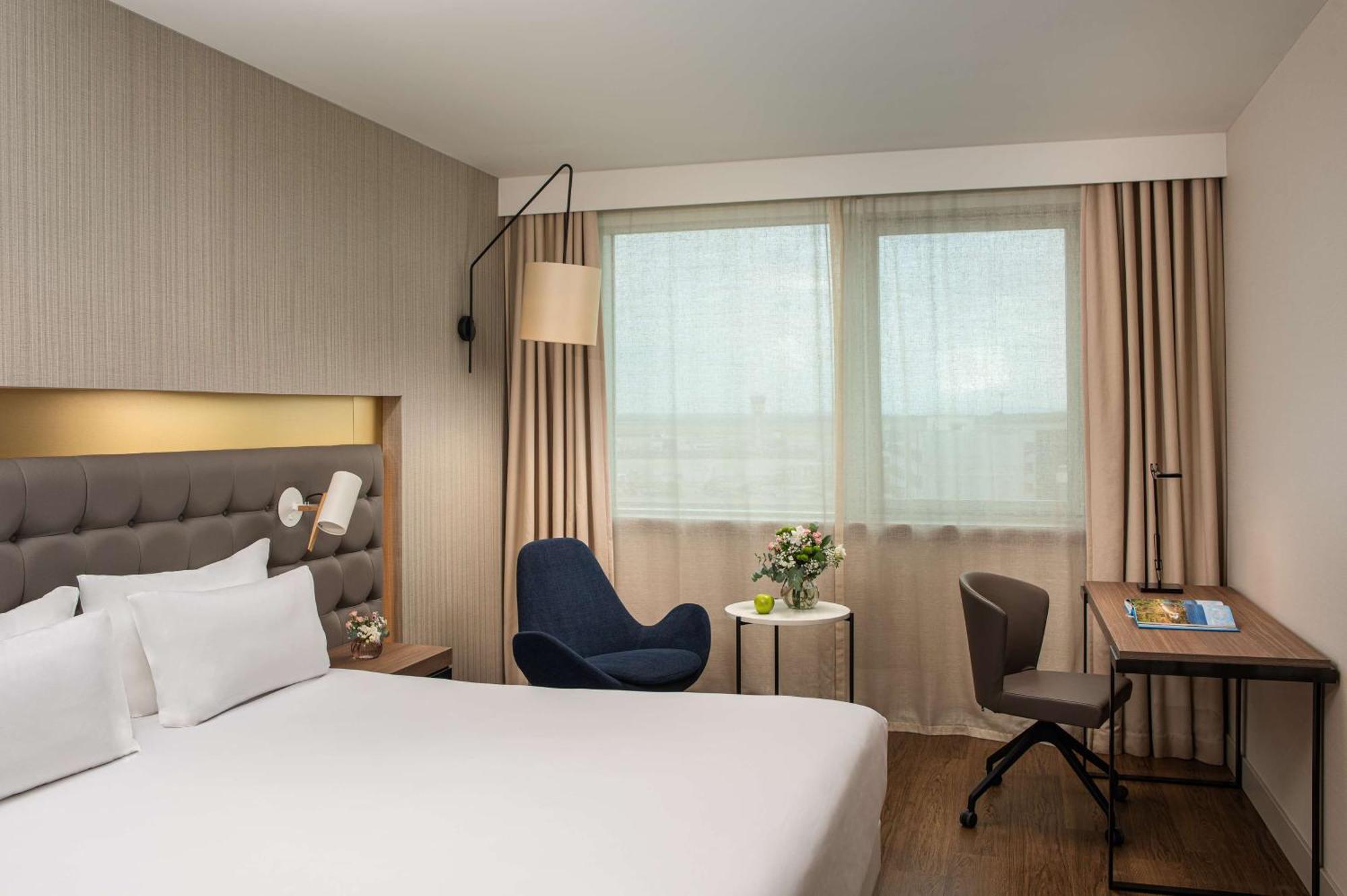 Nh Lyon Airport Hotel 4*